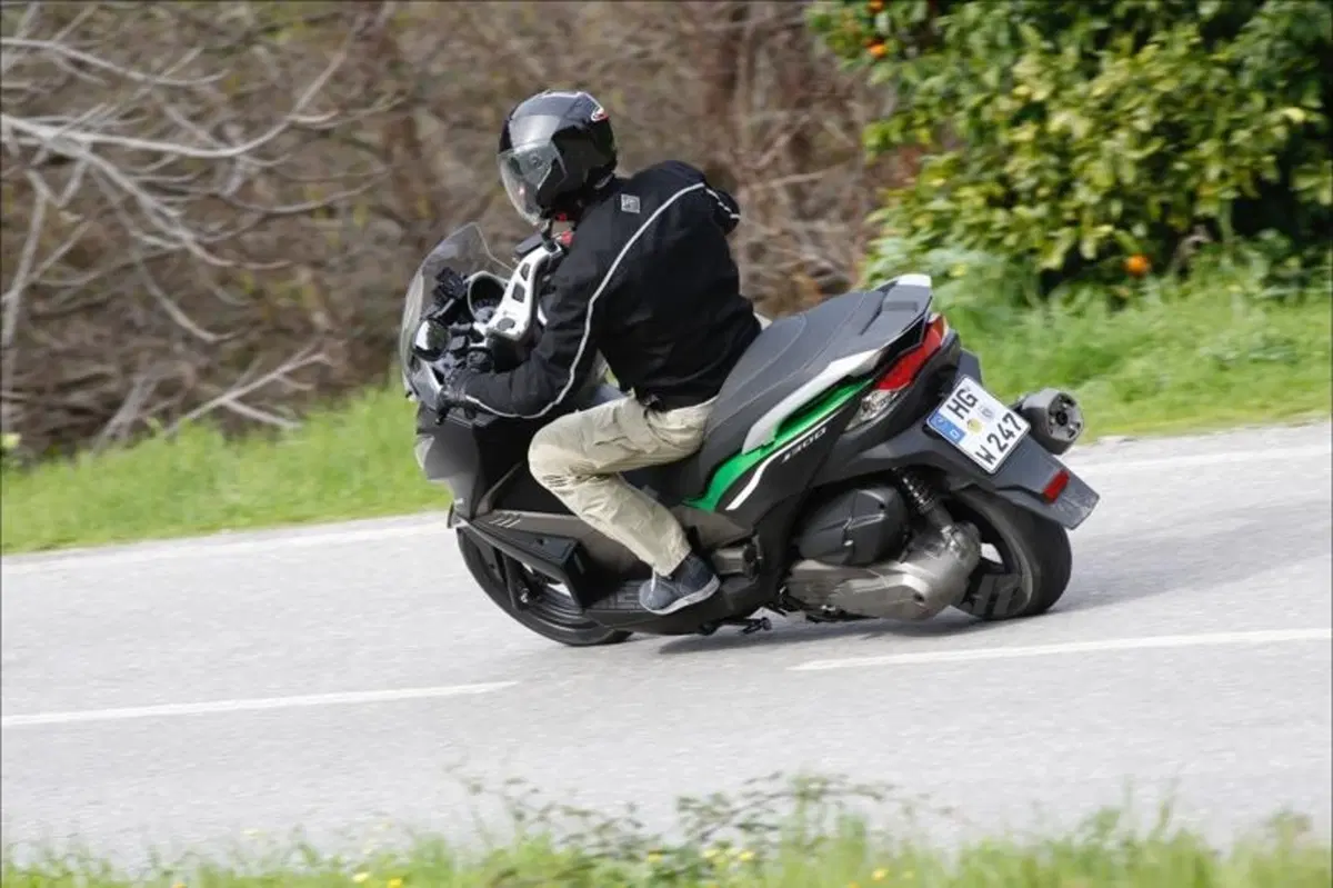 Kawasaki J300 (6)