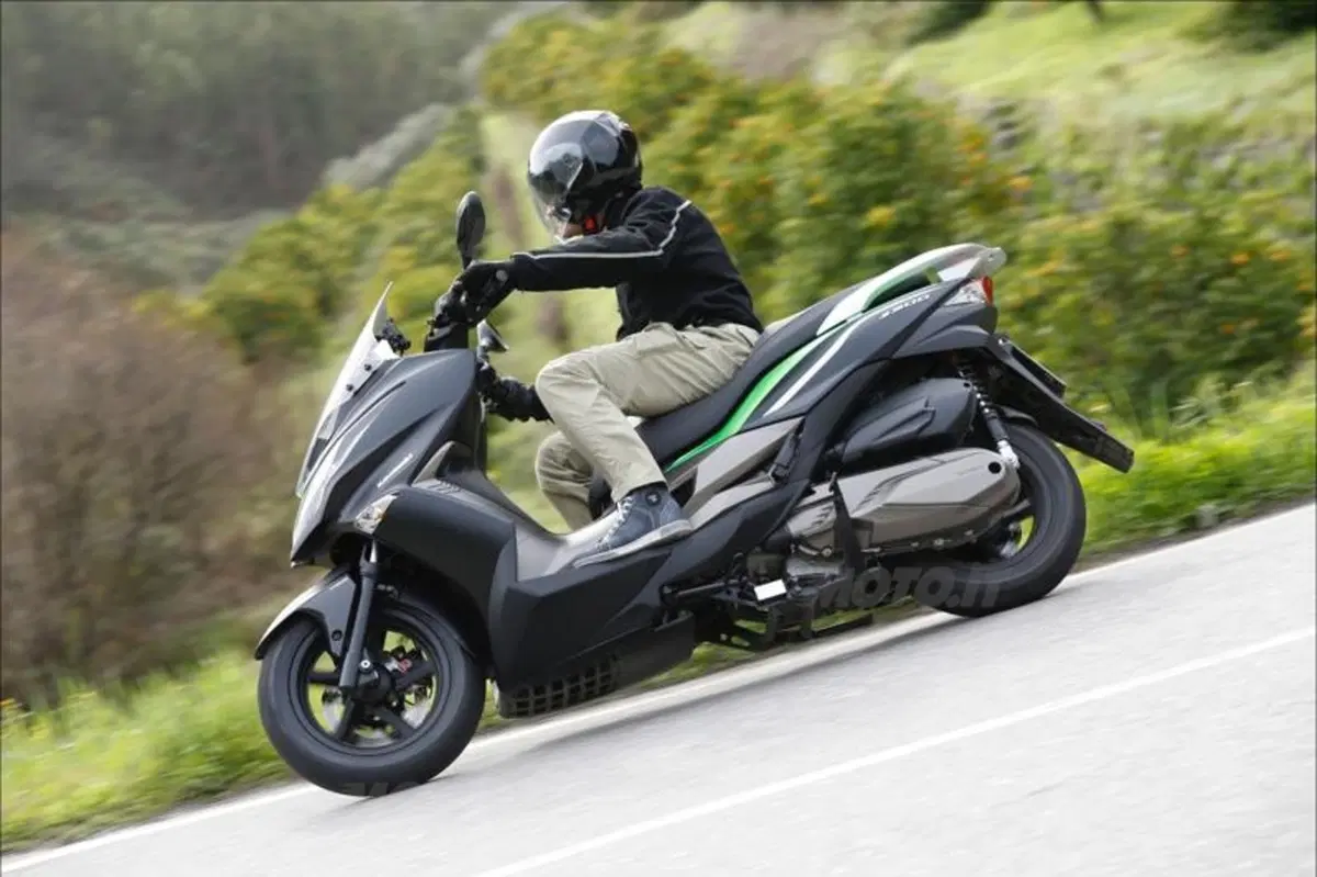 Kawasaki J300 (8)