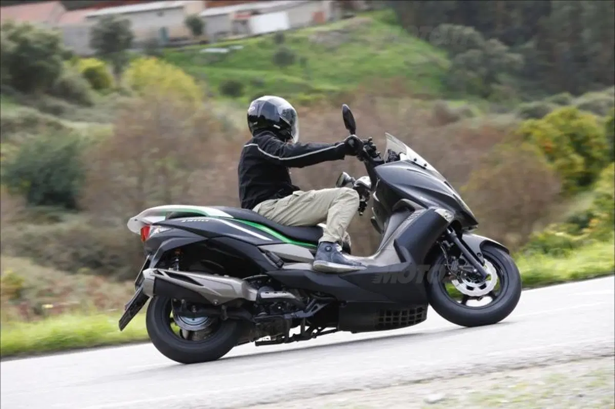 Kawasaki J300 (9)