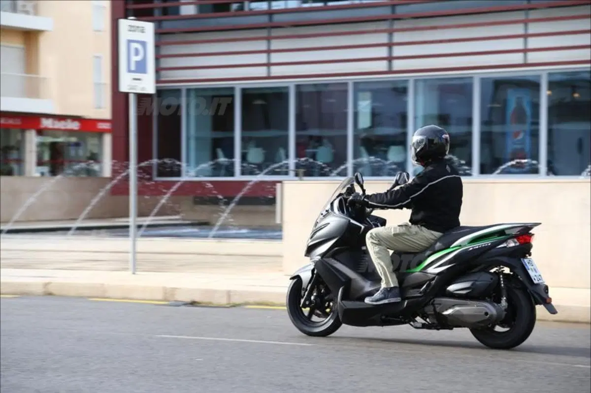 Kawasaki J300 (14)