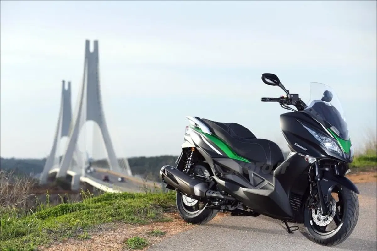 Kawasaki J300 (20)