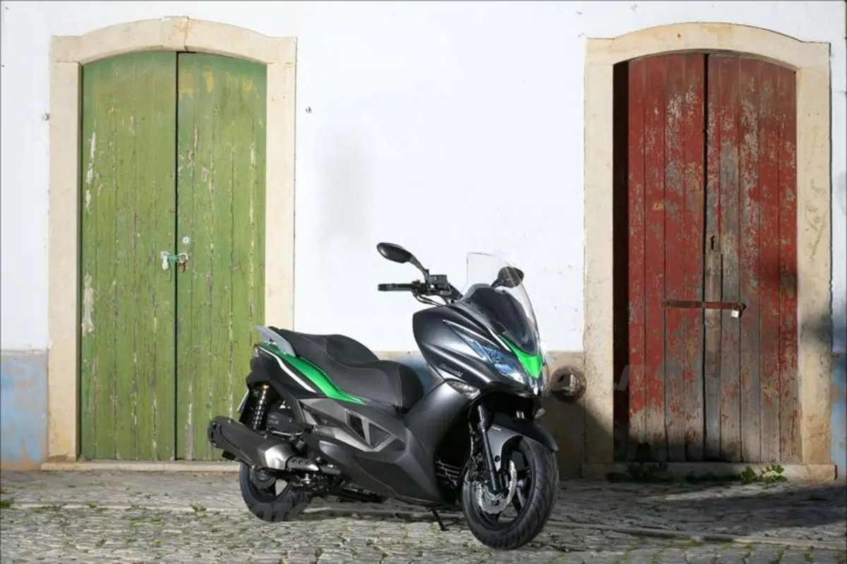 Kawasaki J300 (23)
