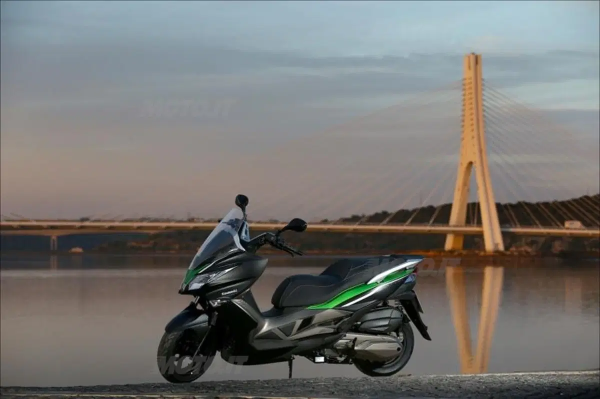 Kawasaki J300 (24)