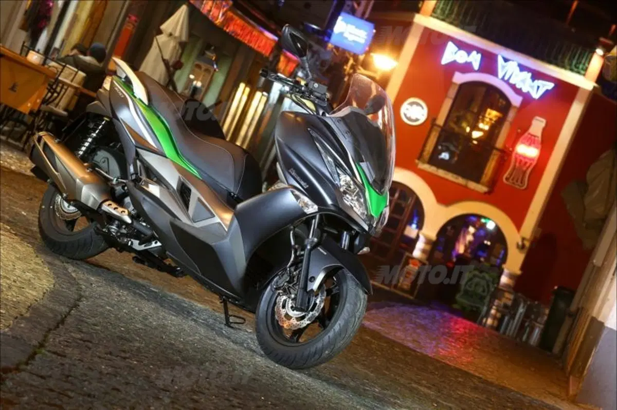 Kawasaki J300 (33)
