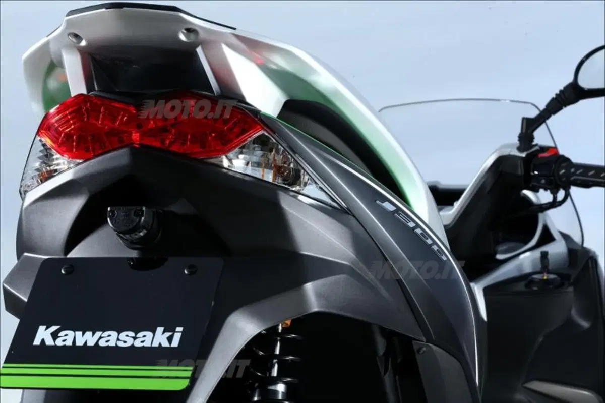 Kawasaki J300 (51)