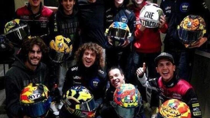 MotoGP 2021. Il GP di Valencia. I piloti dell&#039;Academy riportano in pista i caschi di Rossi [GALLERY]