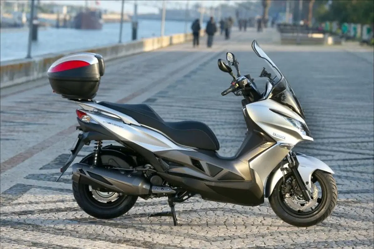 Kawasaki J300 (58)