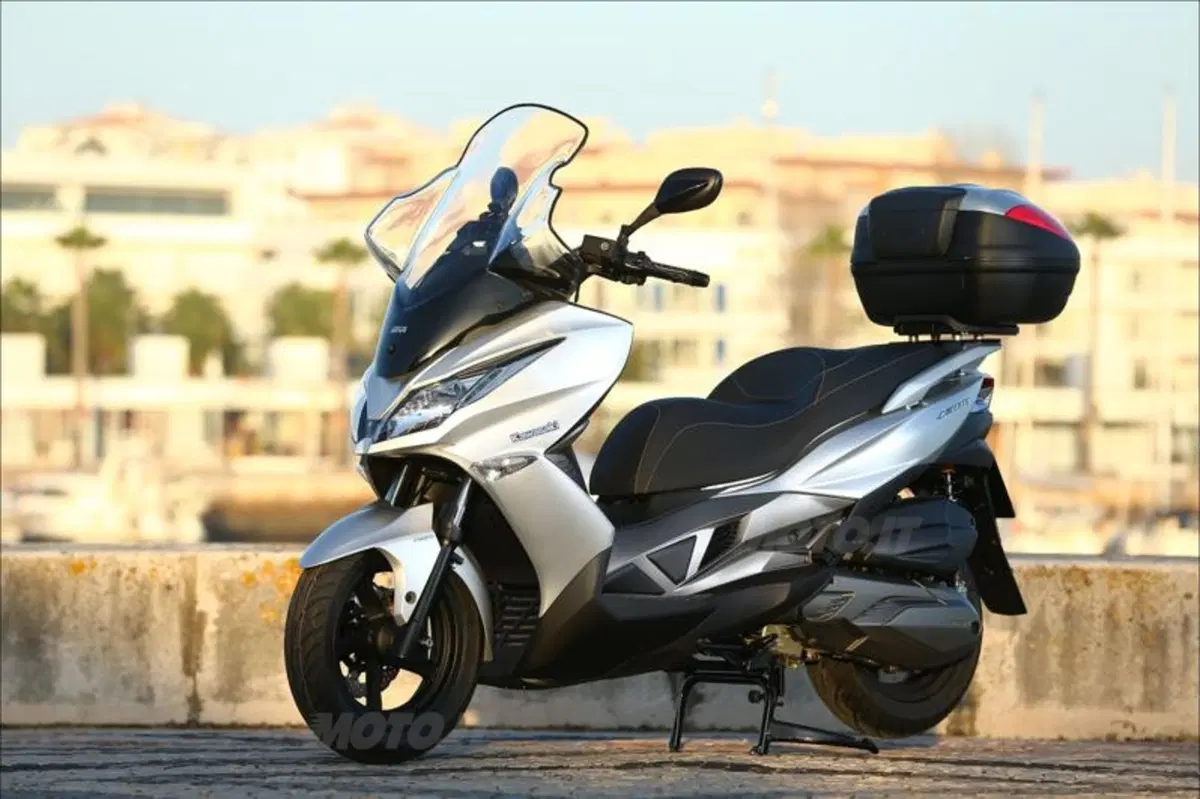 Kawasaki J300 (60)