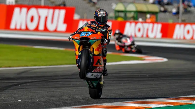 MotoGP 2021. Il GP di Valencia. Remy Gardner &egrave; campione Moto2, Xavier Artigas vince in Moto3 e Foggia stende Acosta