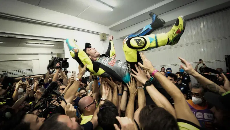 MotoGP 2021. Il GP di Valencia. Valentino Rossi: "Cambierei il 2015: ho perso non per colpa mia"