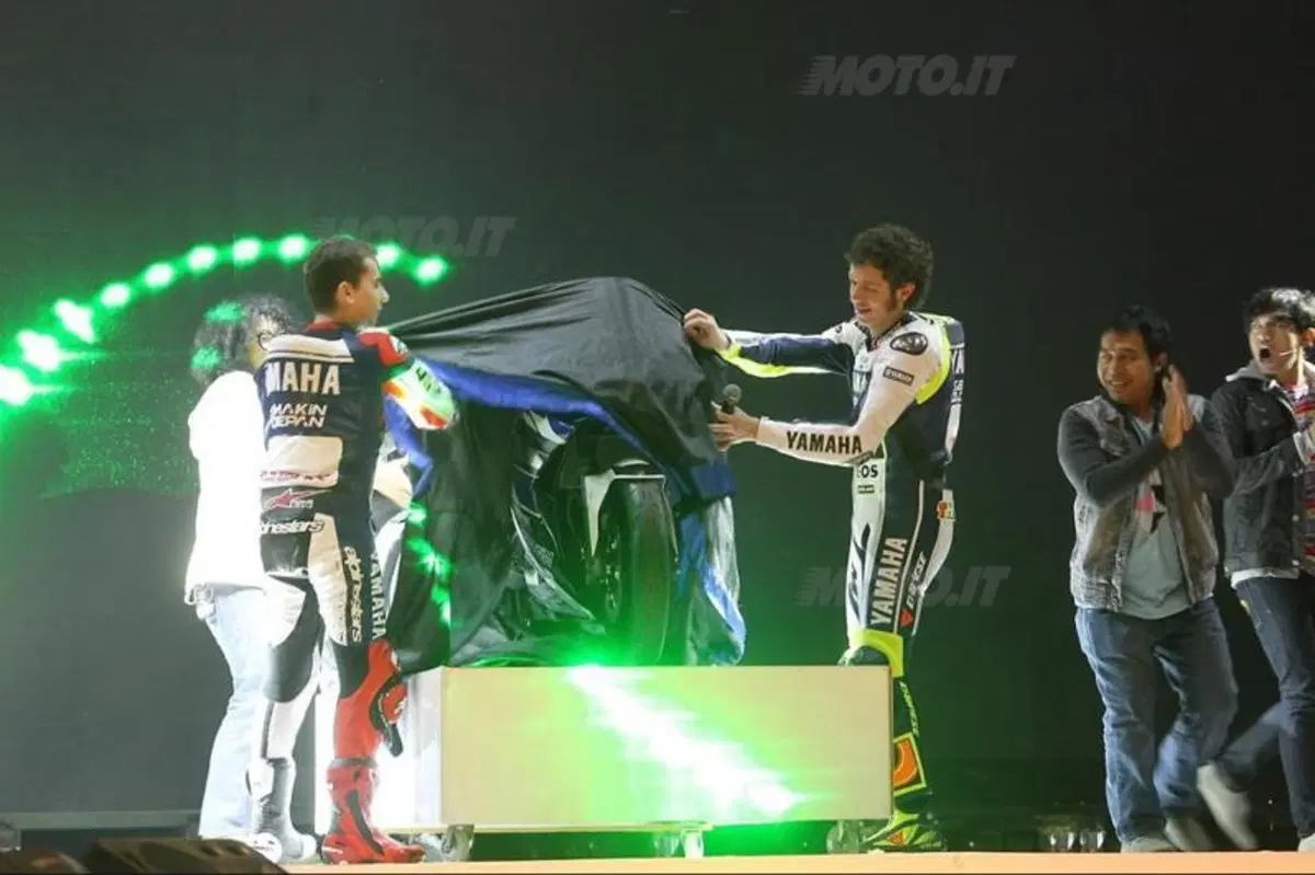 MotoGP. Svelate le nuove Yamaha M1 2014 (8)