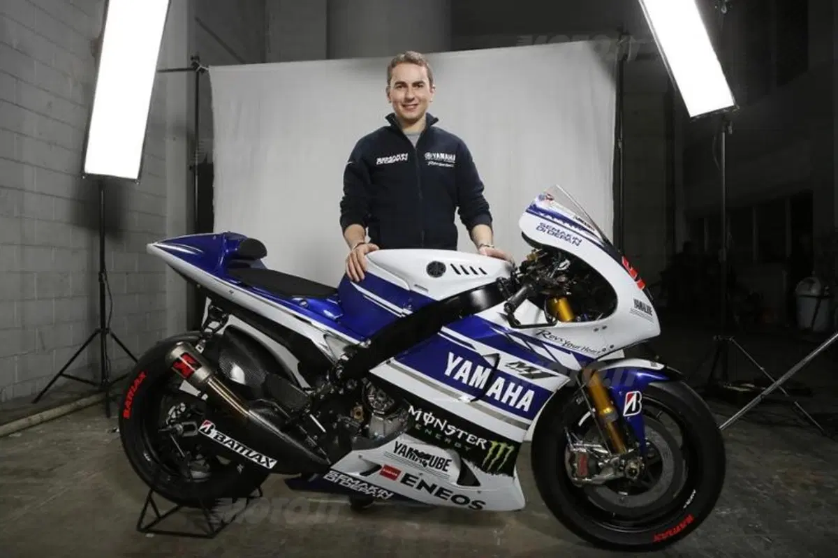 MotoGP. Svelate le nuove Yamaha M1 2014 (15)