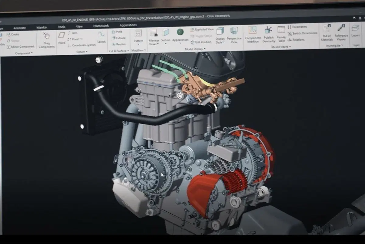 Benelli TRK 800. Svelata il 23 novembre a EICMA [Video Teaser] (2)