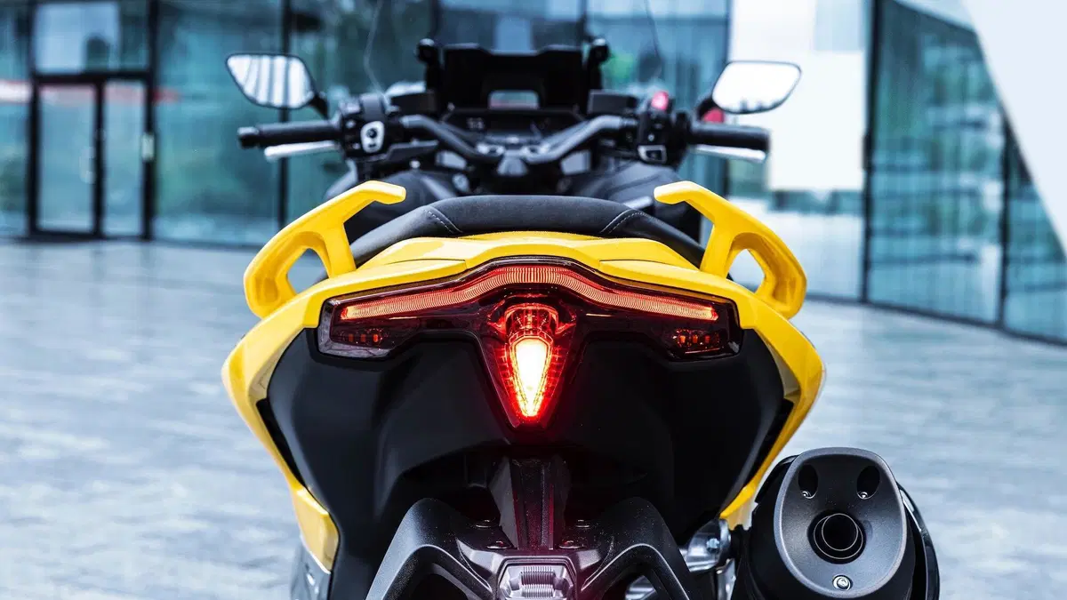 Nuovo Yamaha TMAX 560 2022, foto e dati (15)