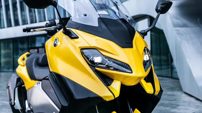 Nuovo Yamaha TMAX 560 2022, foto e dati
