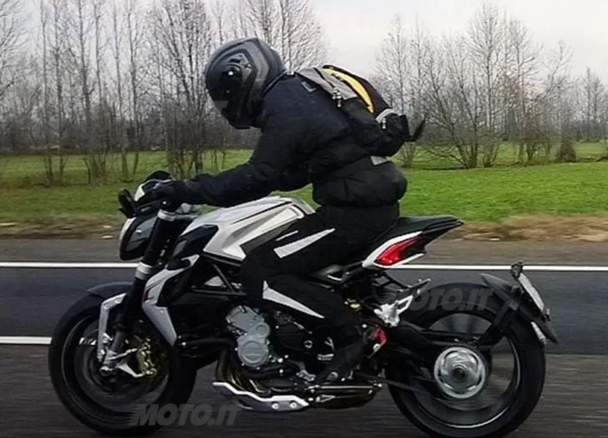 MV Agusta Dragster 800. Il bello di Brutale e Rivale