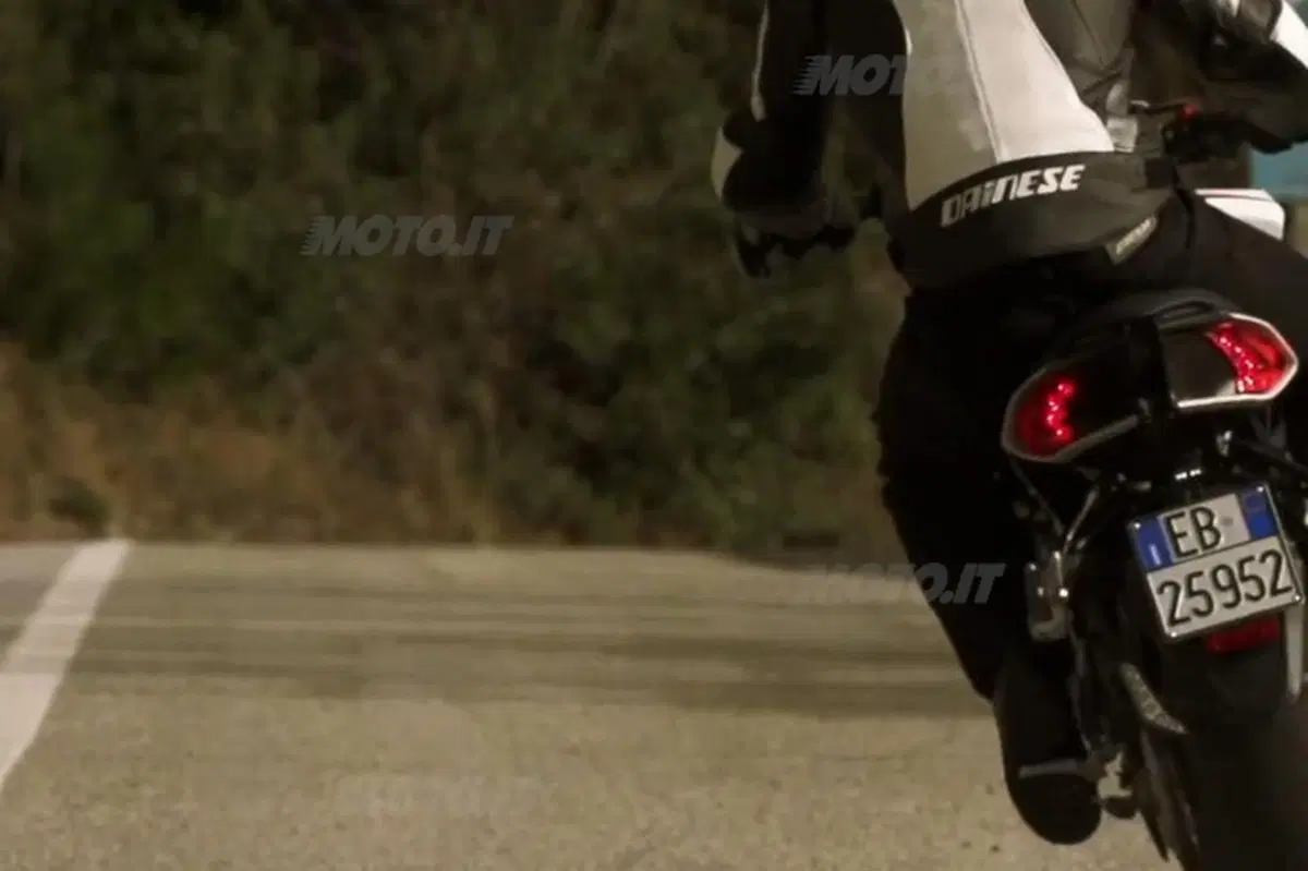 MV Agusta Dragster 800. Il bello di Brutale e Rivale (6)