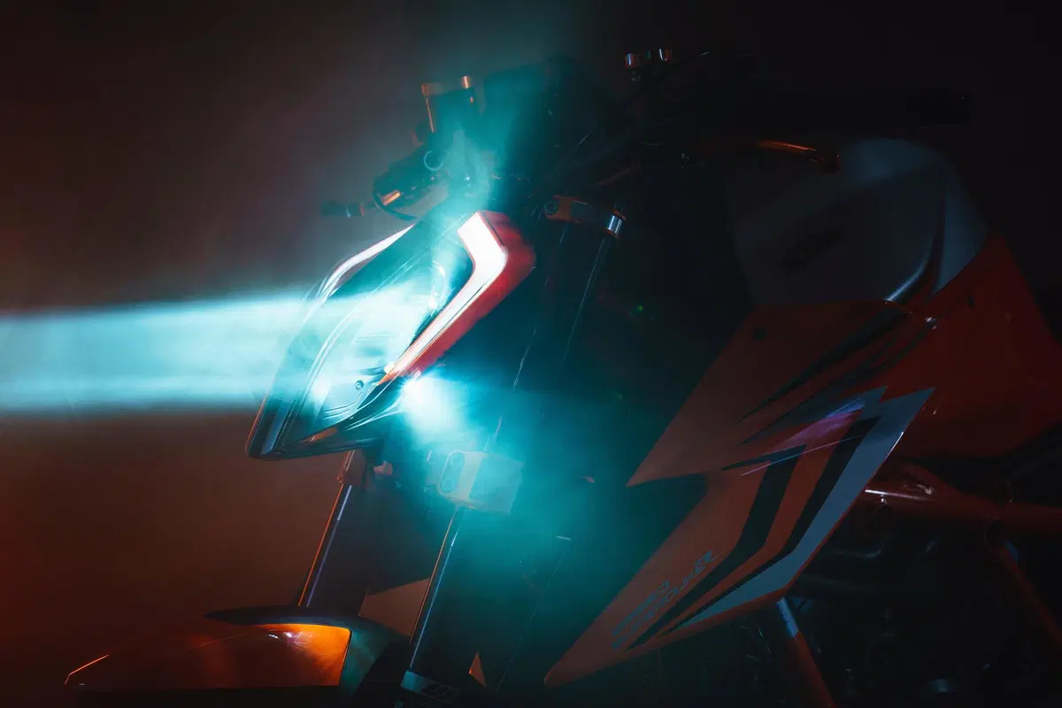 KTM SuperDuke 1290 R e 1290R EVO 2022: foto e dati