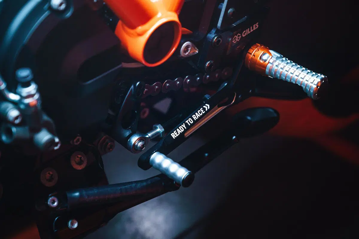 KTM SuperDuke 1290 R e 1290R EVO 2022: foto e dati (7)