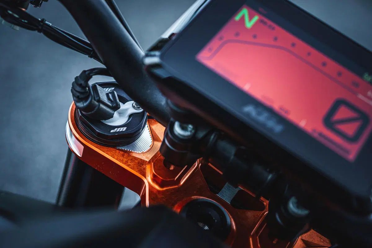 KTM SuperDuke 1290 R e 1290R EVO 2022: foto e dati (9)