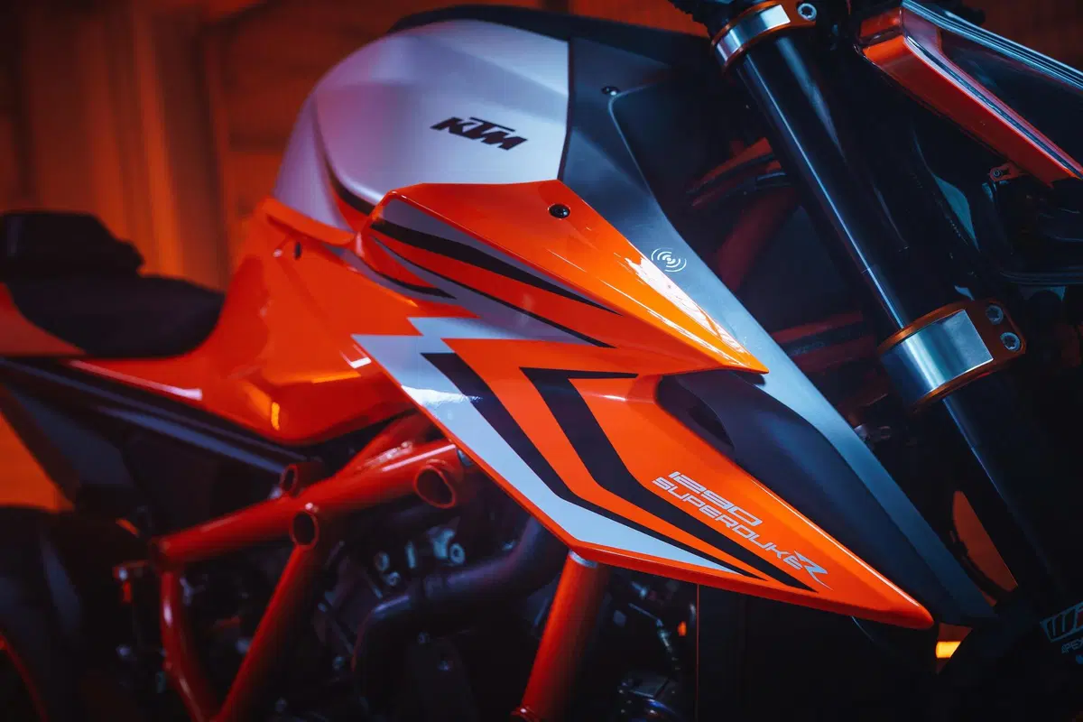 KTM SuperDuke 1290 R e 1290R EVO 2022: foto e dati (8)