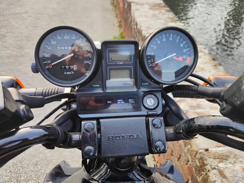 Honda VF750 Sport (6)