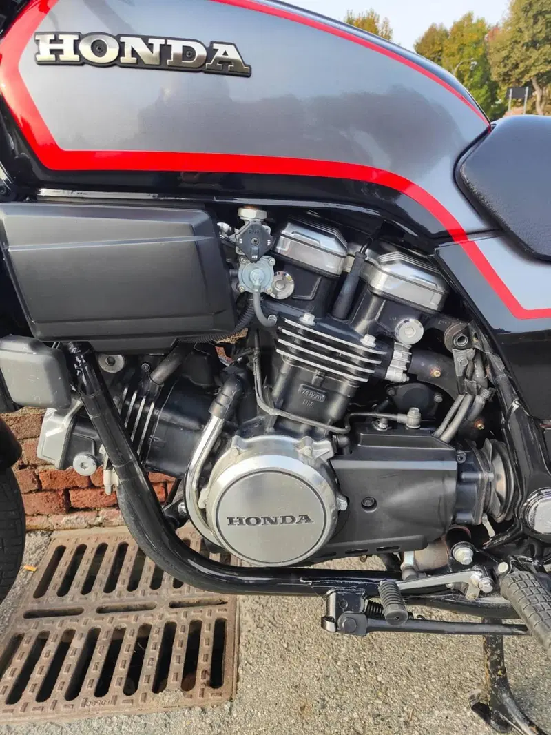 Honda VF750 Sport (7)
