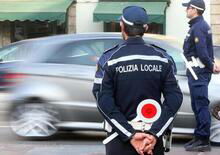 La Spezia: impenna con la moto davanti al posto di blocco, nei guai minorenne