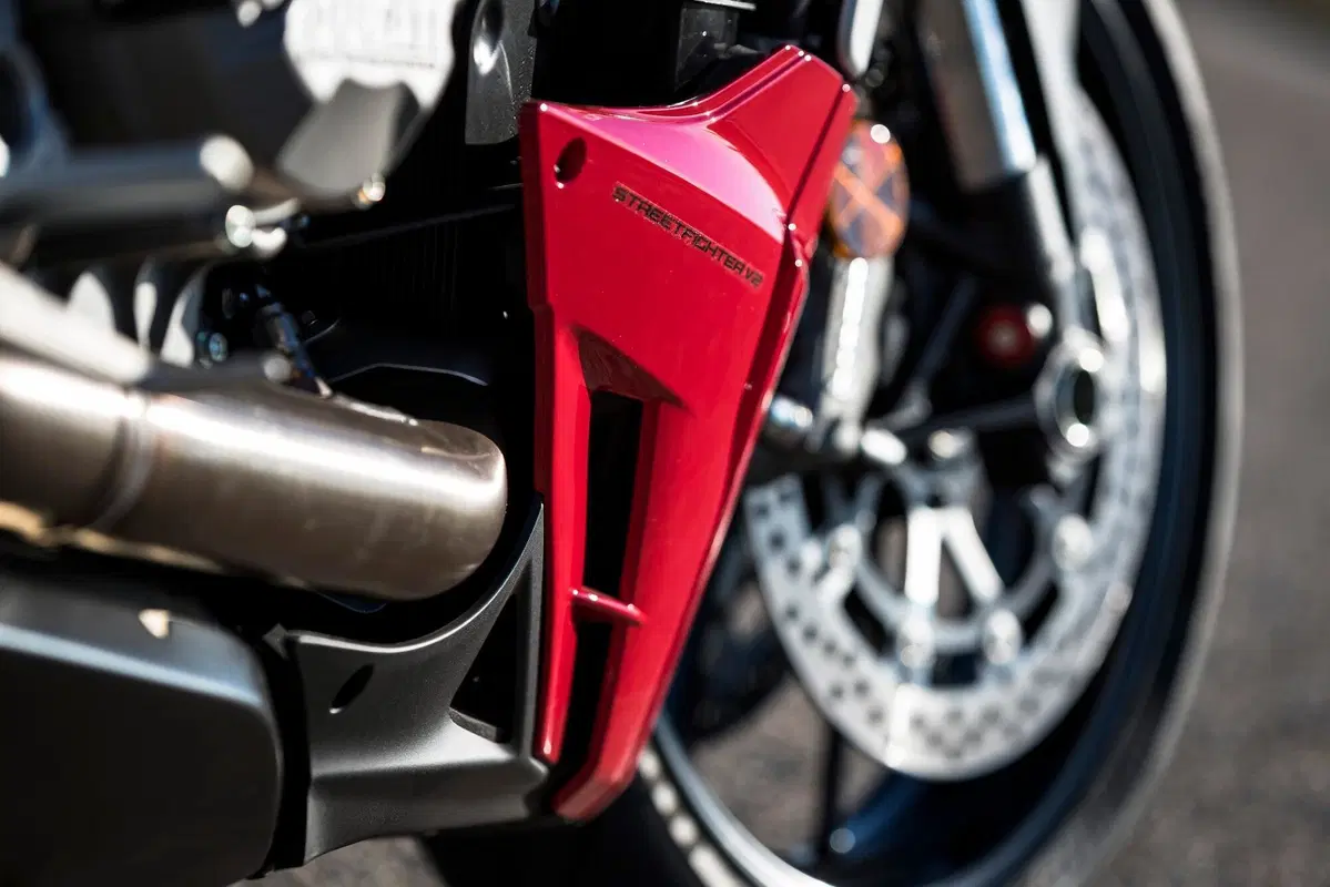 Ducati Streetfighter V2 (4)