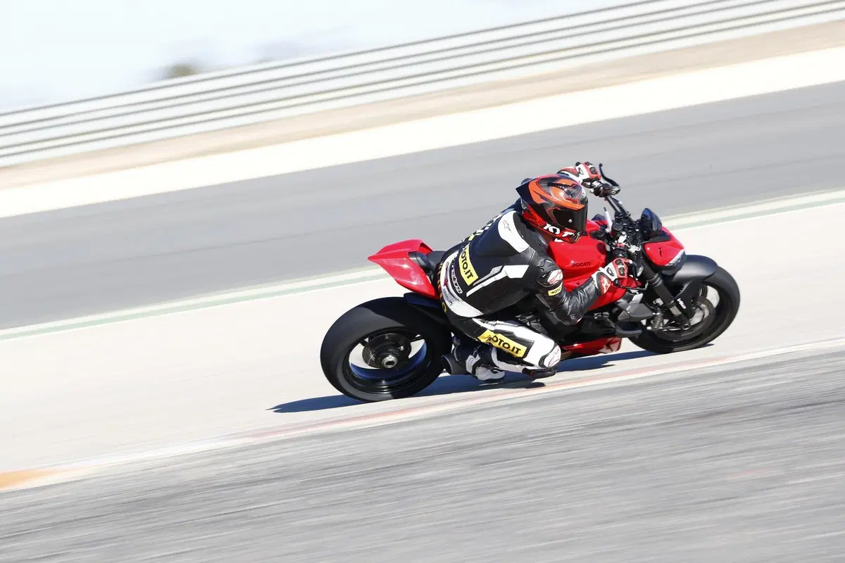 Ducati Streetfighter V2 (6)