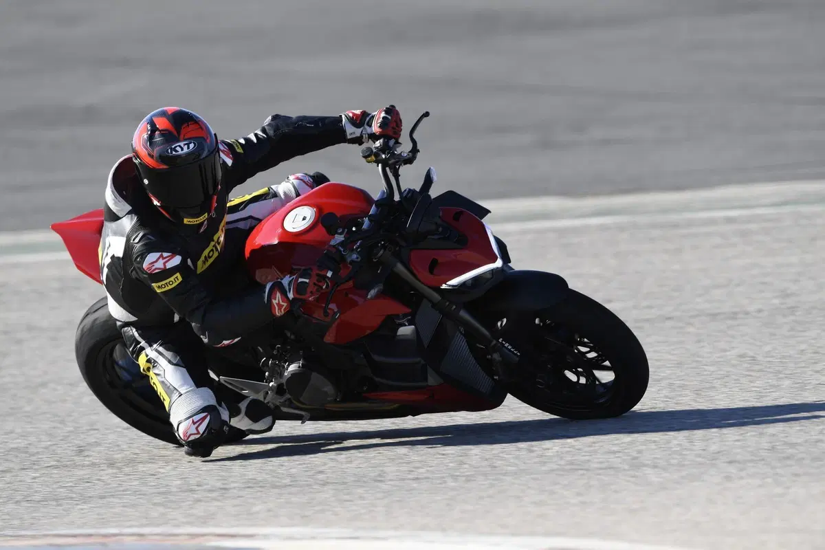 Ducati Streetfighter V2