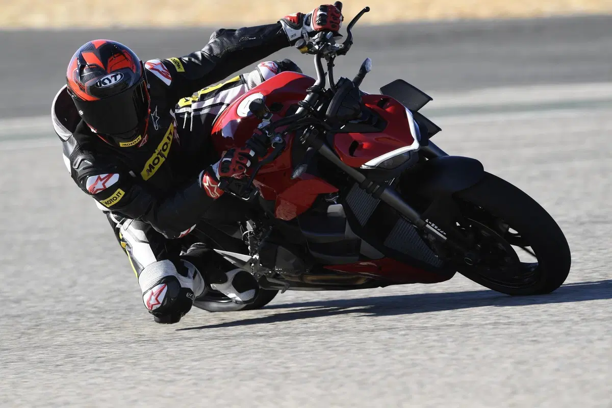 Ducati Streetfighter V2 (8)
