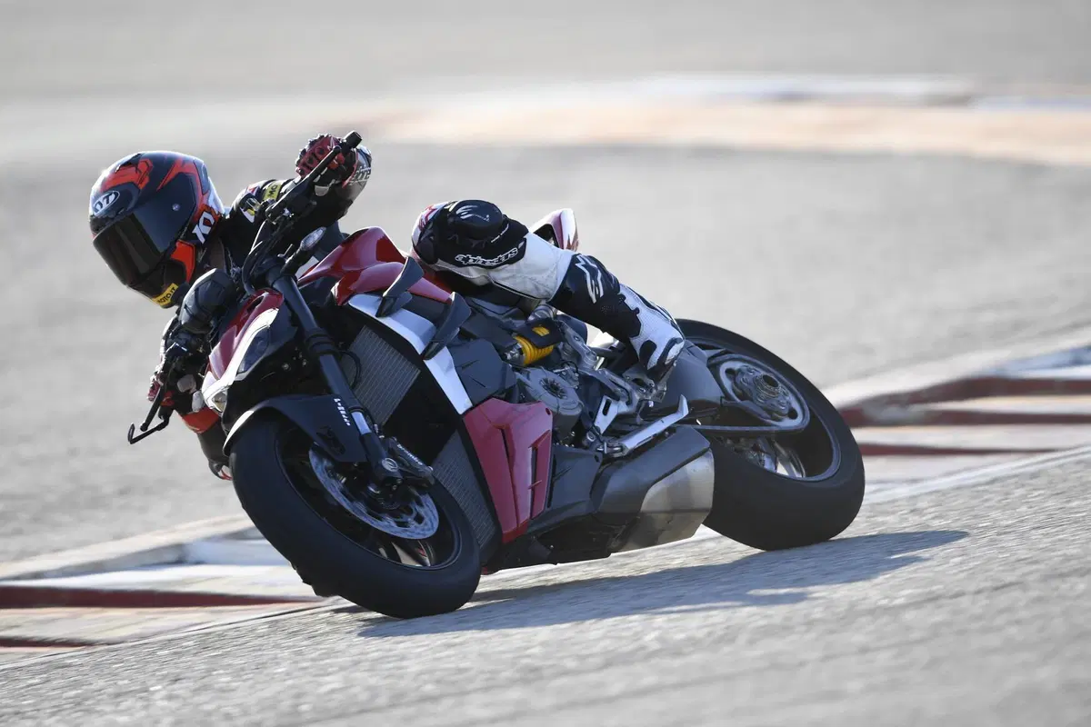 Ducati Streetfighter V2 (17)