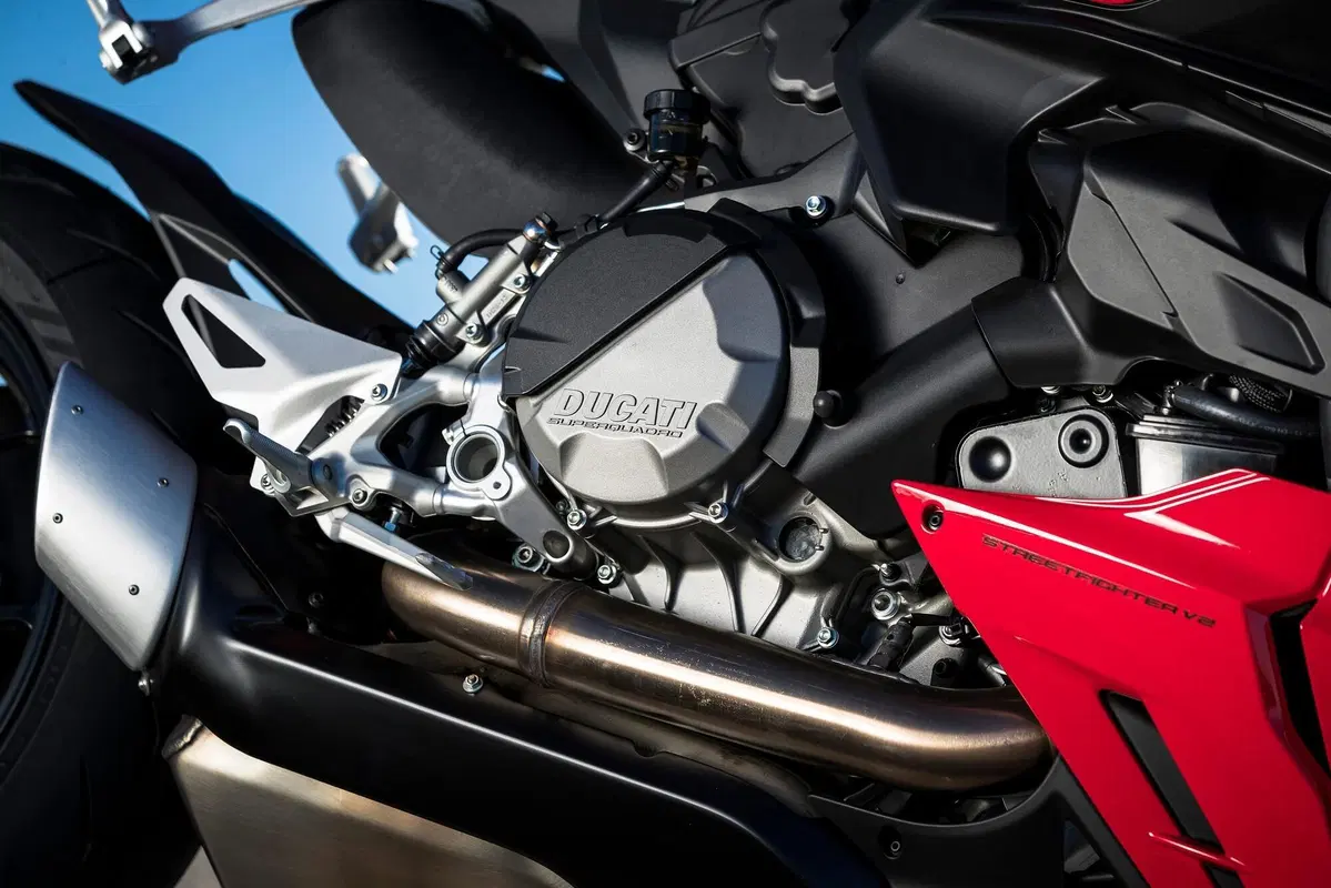 Ducati Streetfighter V2 (18)