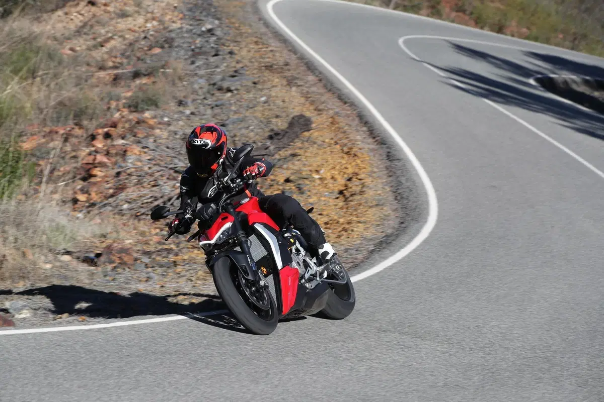 Ducati Streetfighter V2 (21)