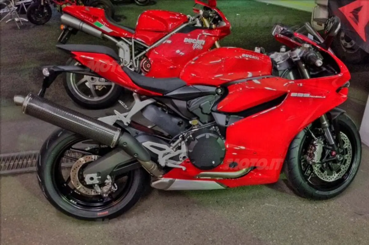 Ducati Panigale 899, torna lo scarico dell'orrore per il mercato nipponico