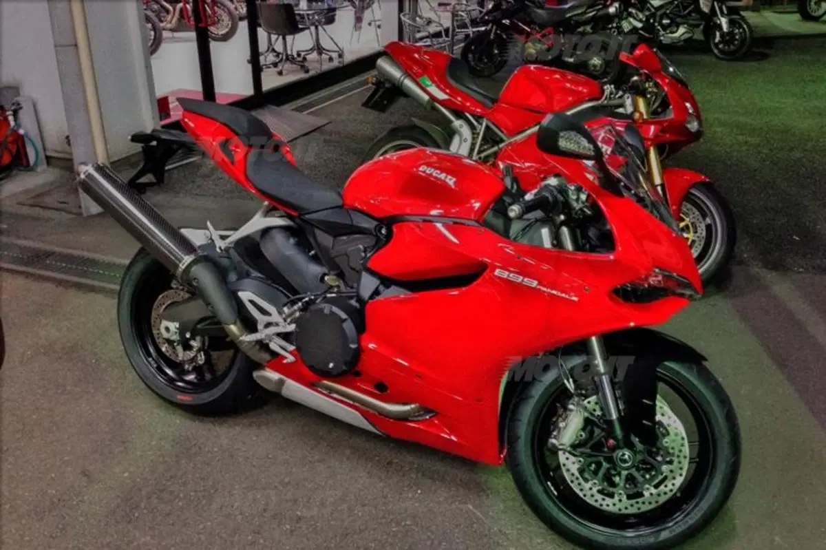Ducati Panigale 899, torna lo scarico dell'orrore per il mercato nipponico (2)