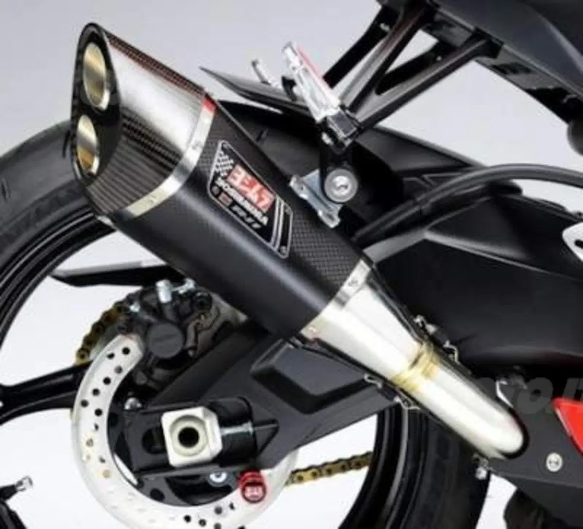 Suzuki: GSX-R750 Yoshimura per il mercato britannico (4)