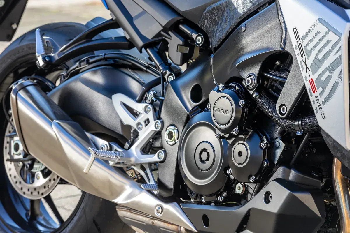 Suzuki GSX-S 950 TEST. Alternativa adulta (16)