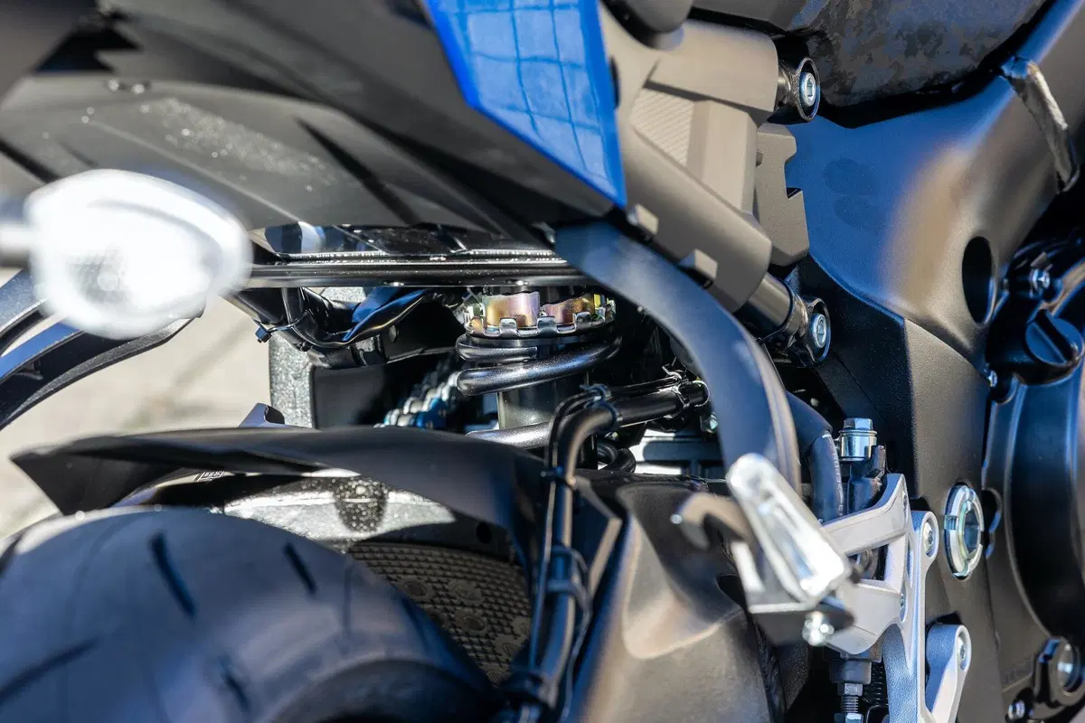 Suzuki GSX-S 950 TEST. Alternativa adulta (15)