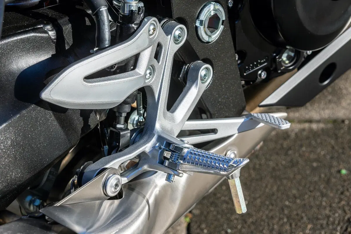Suzuki GSX-S 950 TEST. Alternativa adulta (18)