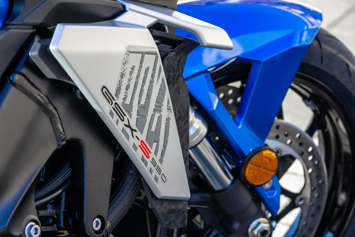 Suzuki GSX-S 950 TEST. Alternativa adulta (4)