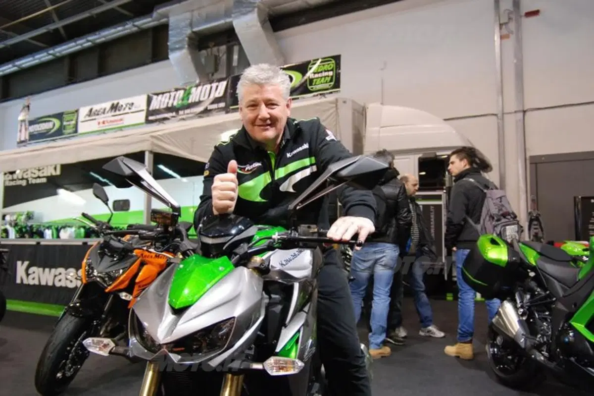 Motor Bike Expo 2014. Kawasaki porta il J300 e stupisce con la Z1000