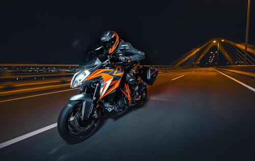 Nuova KTM 1290 SUPER DUKE GT, foto e dati (9)