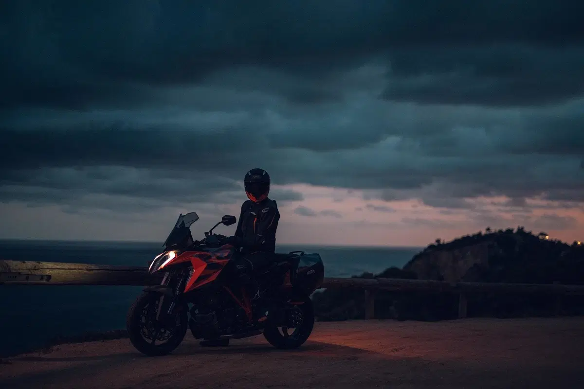 Nuova KTM 1290 SUPER DUKE GT, foto e dati (8)
