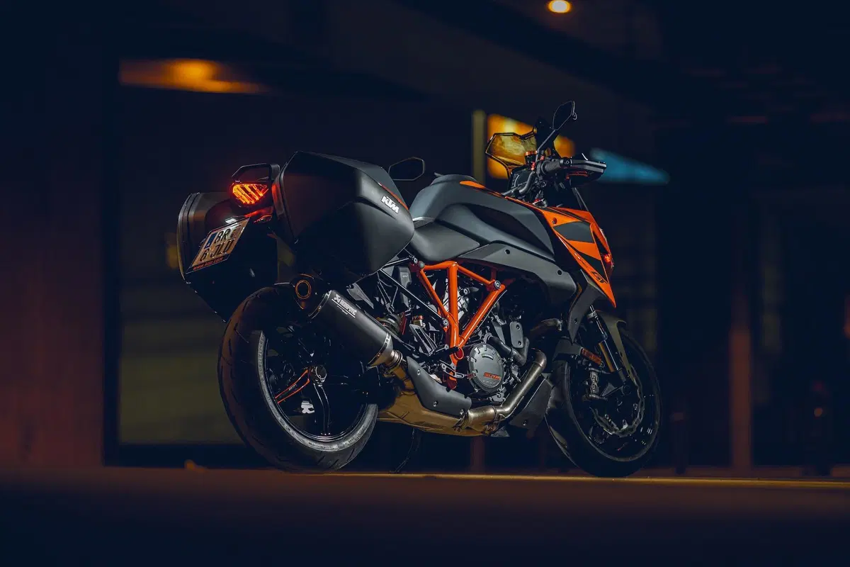Nuova KTM 1290 SUPER DUKE GT, foto e dati (10)