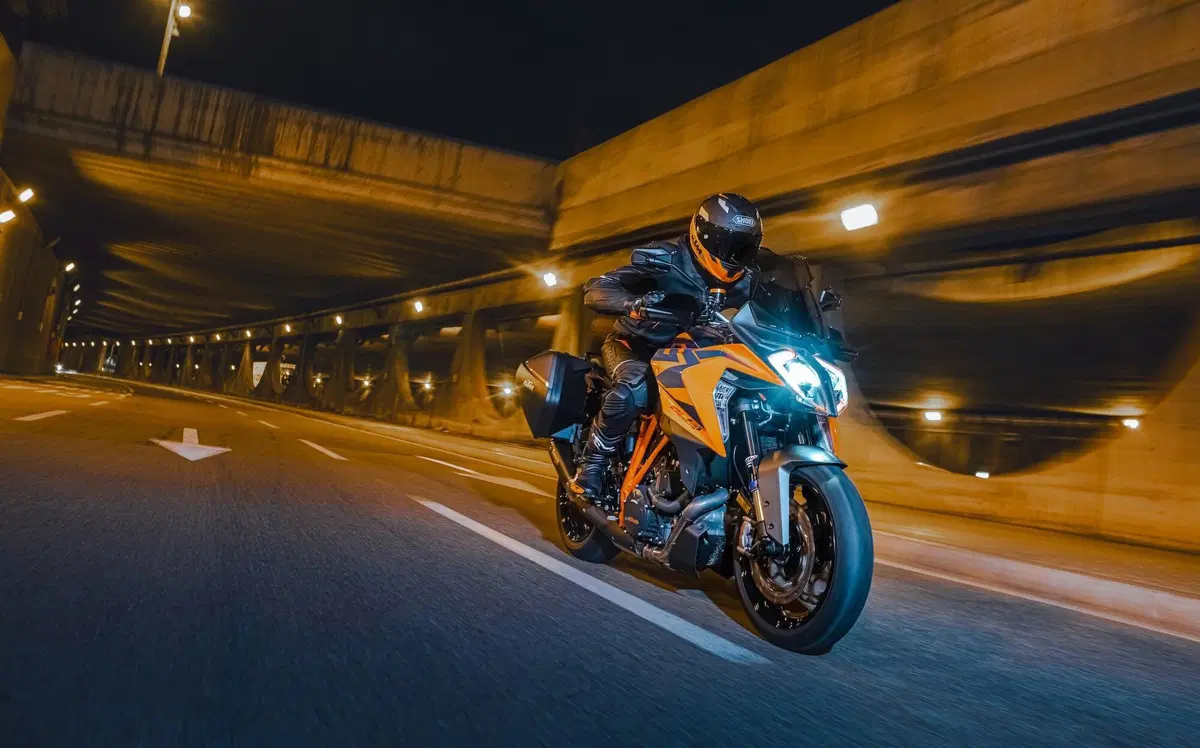 Nuova KTM 1290 SUPER DUKE GT, foto e dati (17)