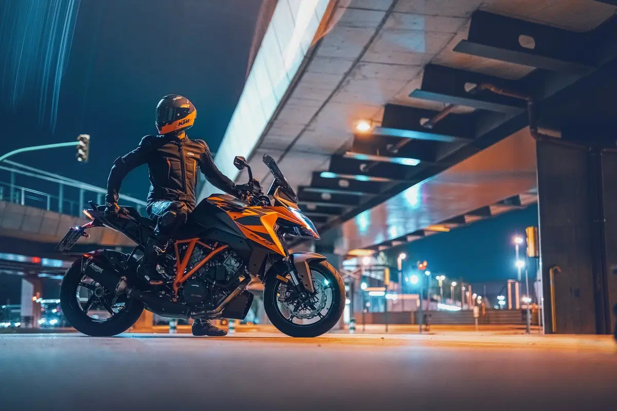 Nuova KTM 1290 SUPER DUKE GT, foto e dati (15)