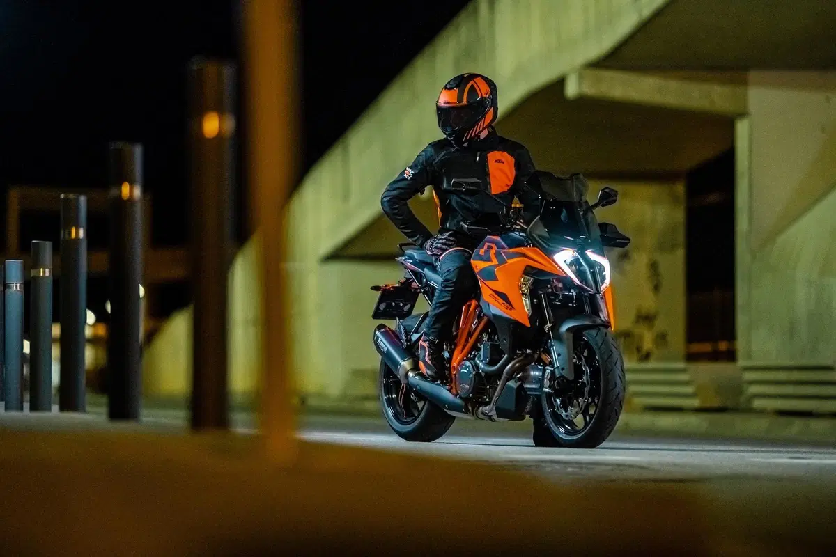 Nuova KTM 1290 SUPER DUKE GT, foto e dati (14)