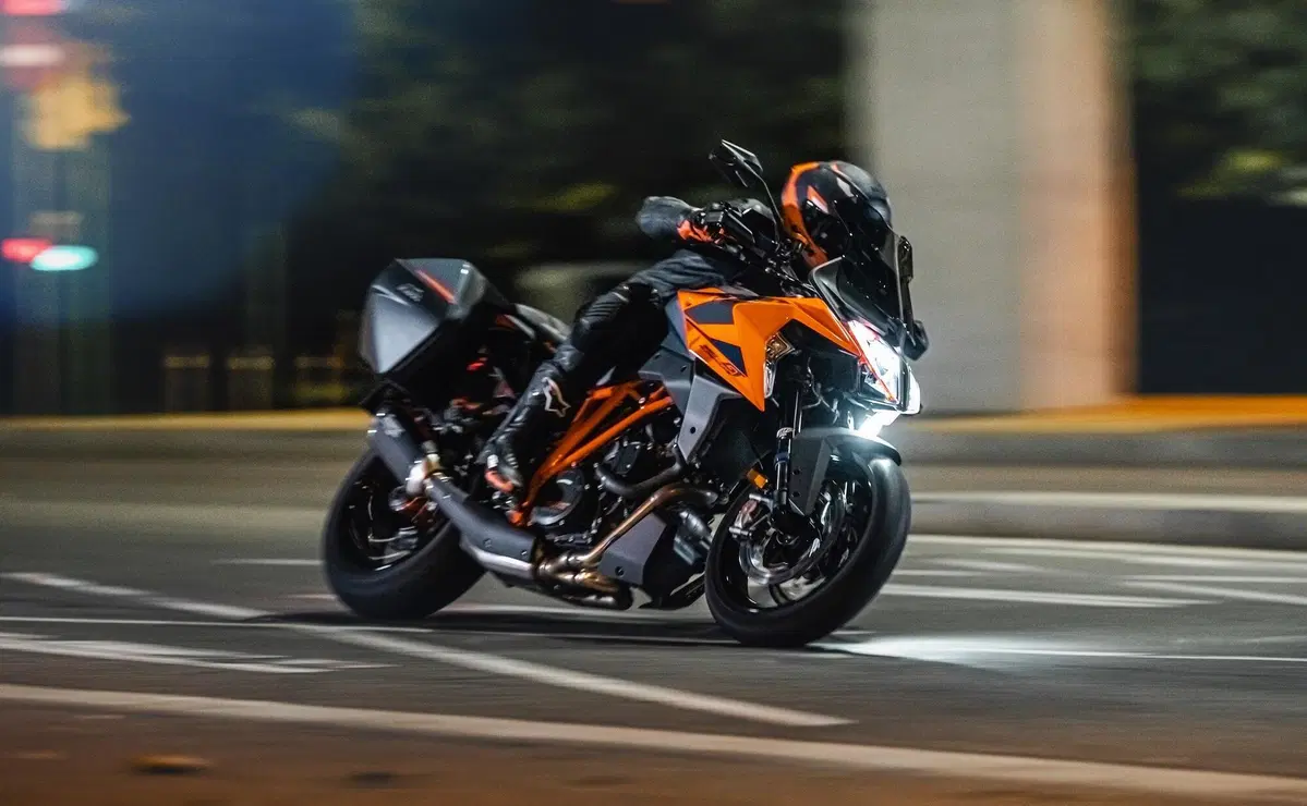 Nuova KTM 1290 SUPER DUKE GT, foto e dati (16)